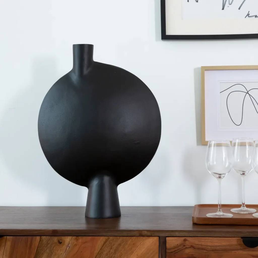 Meuble noir et doré