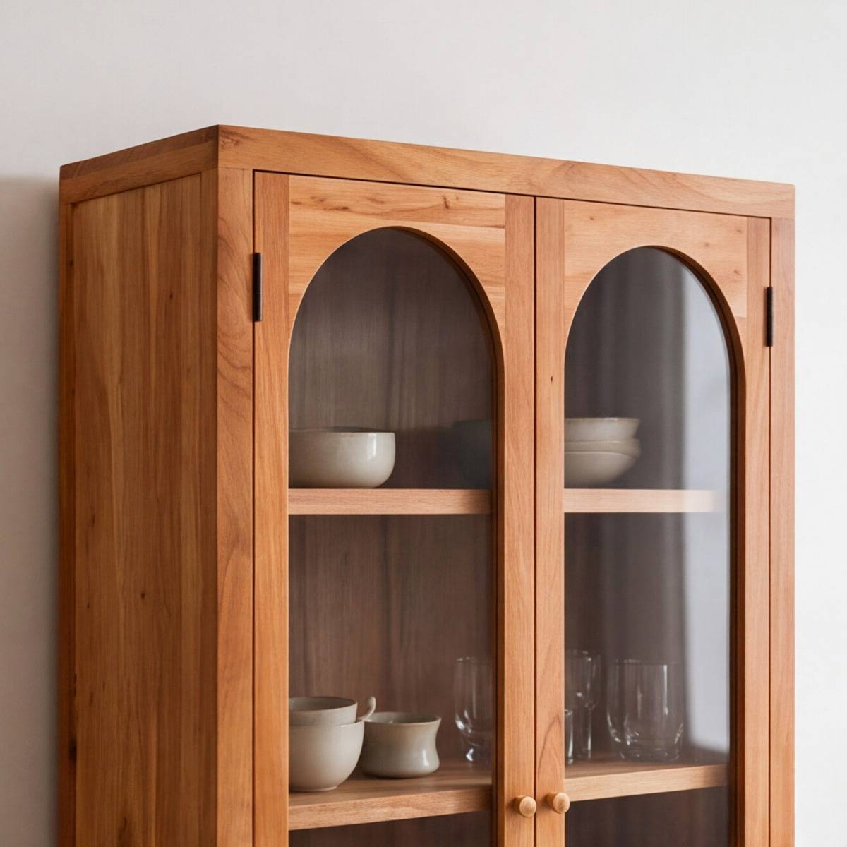 Vitrine en bois d'acacia Aurina