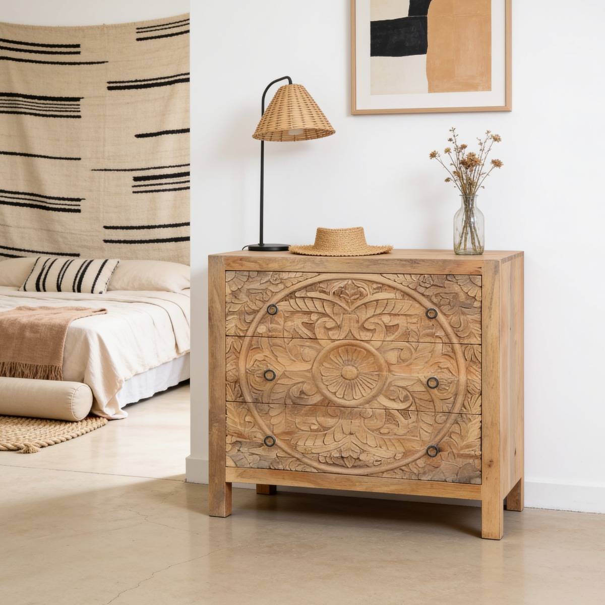 Commode sculpté en bois de manguier Courtney