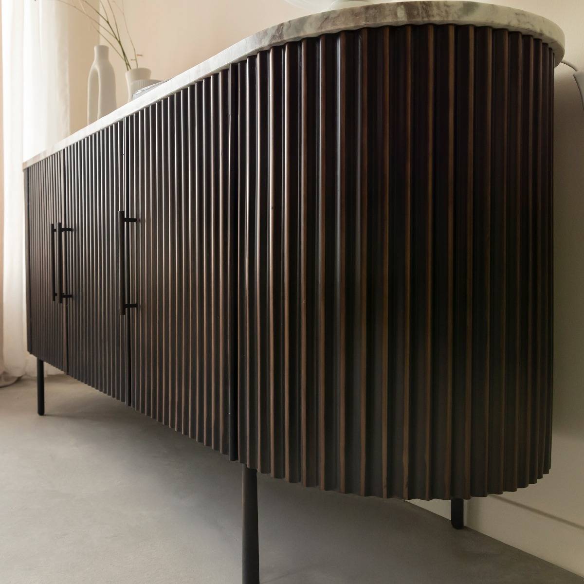 Buffet en métal et marbre Orlando