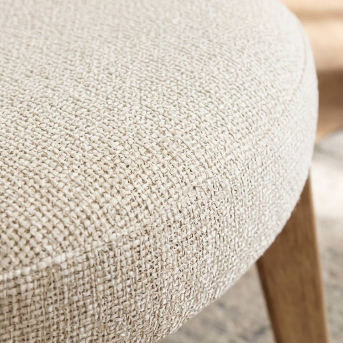 Fauteuil en bois de sapin et tissu écru Serelia