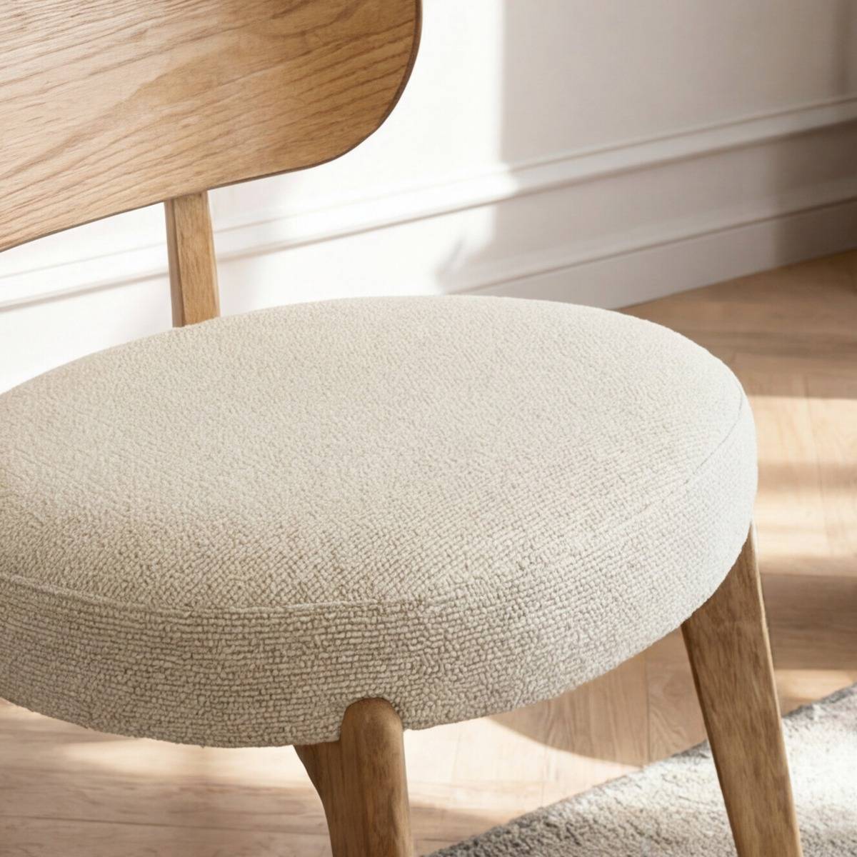 Fauteuil en bois de sapin et tissu écru Serelia