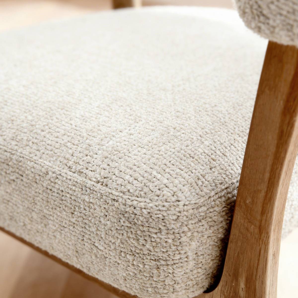 Fauteuil en bois et tissu écru Freya