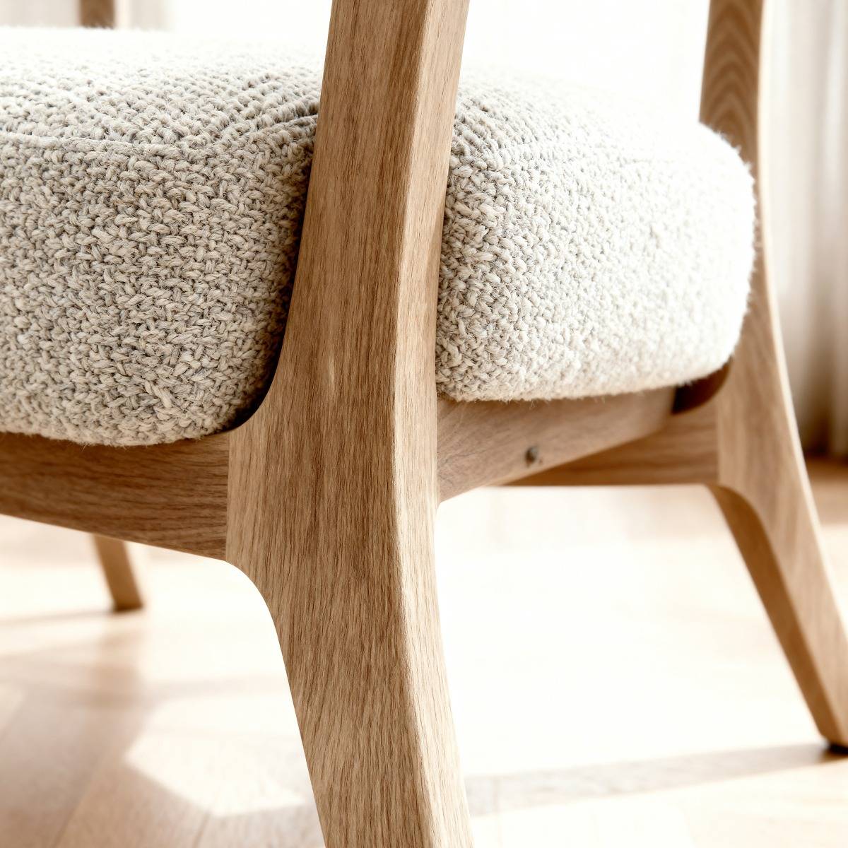 Fauteuil en bois et tissu écru Freya