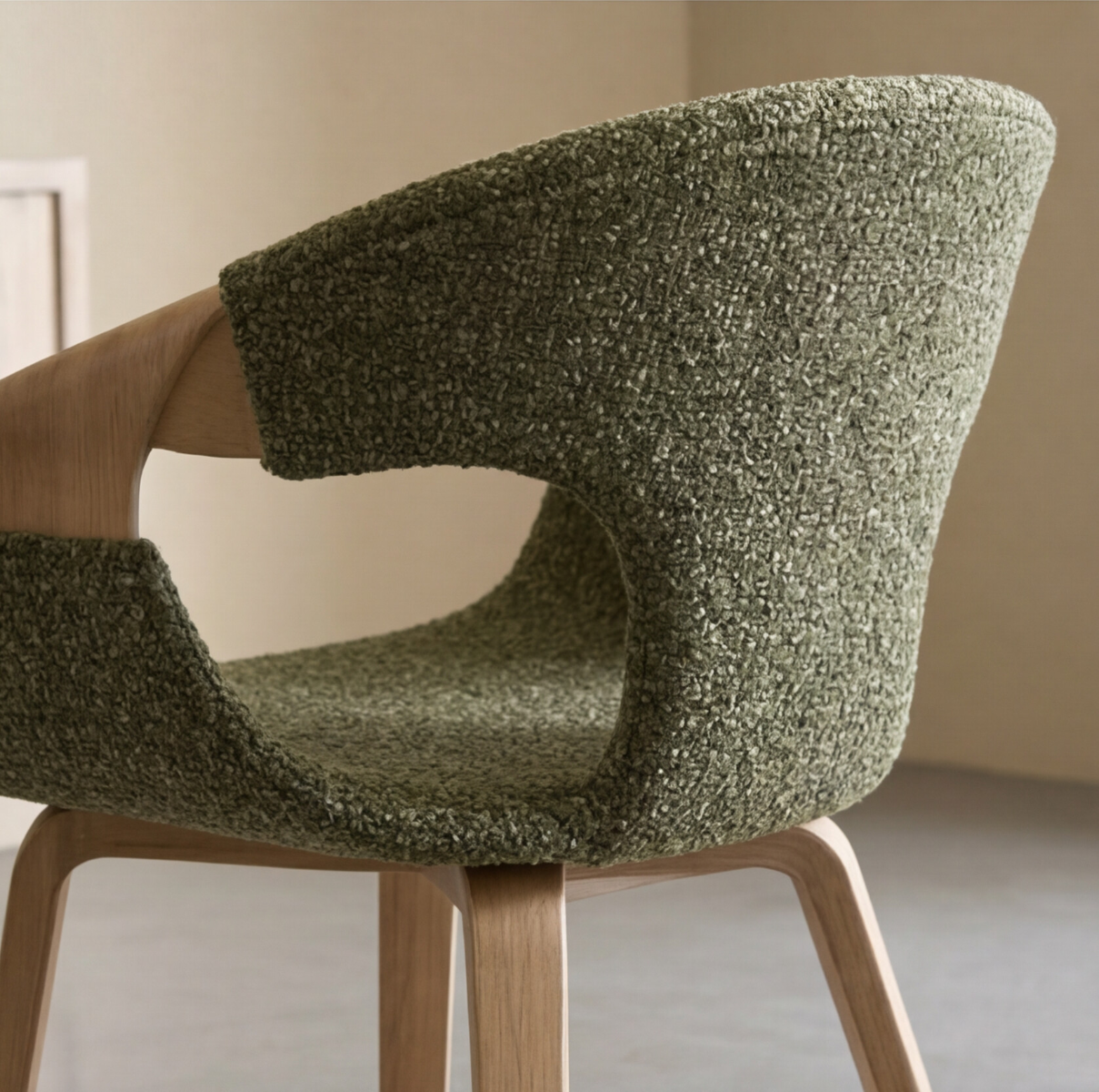 Chaise arrondie en bois de sapin et tissu vert Miriya (lot de 2)