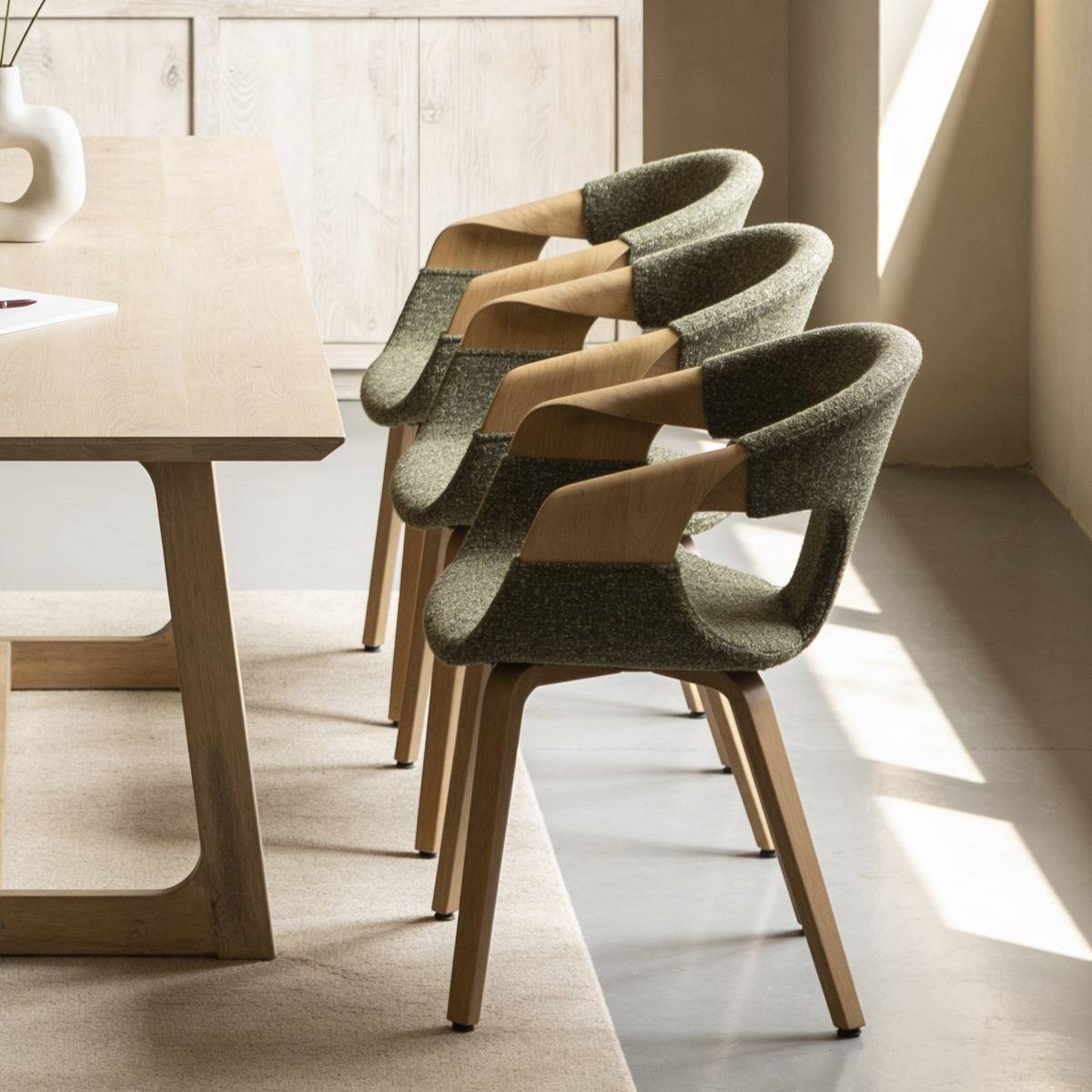 Chaise arrondie en bois de sapin et tissu vert Miriya (lot de 2)
