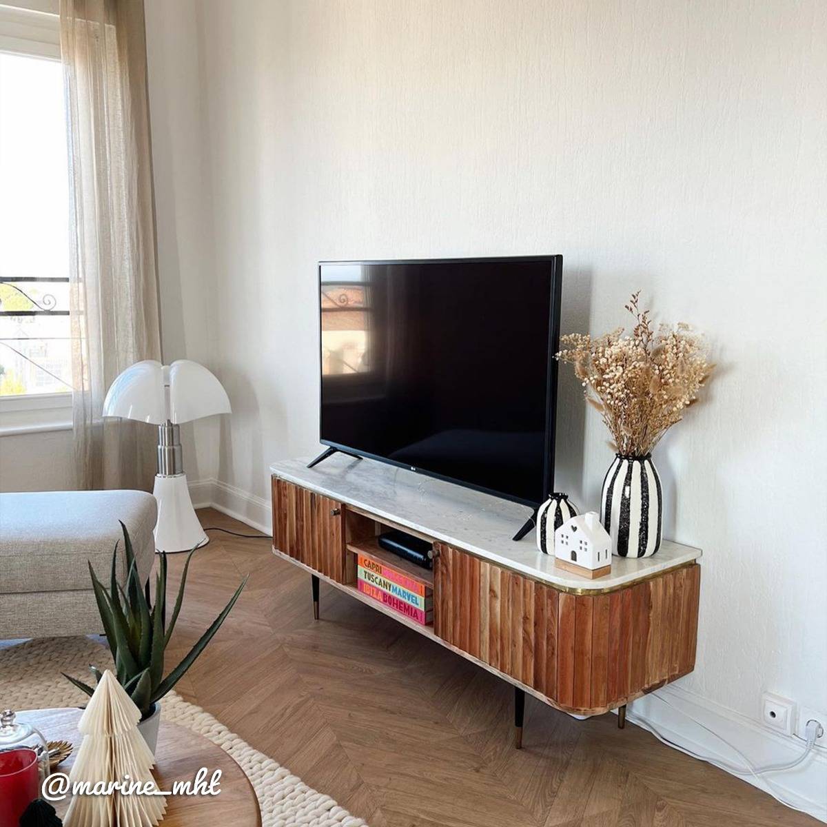Meuble tv en bois de manguier et marbre blanc Judith