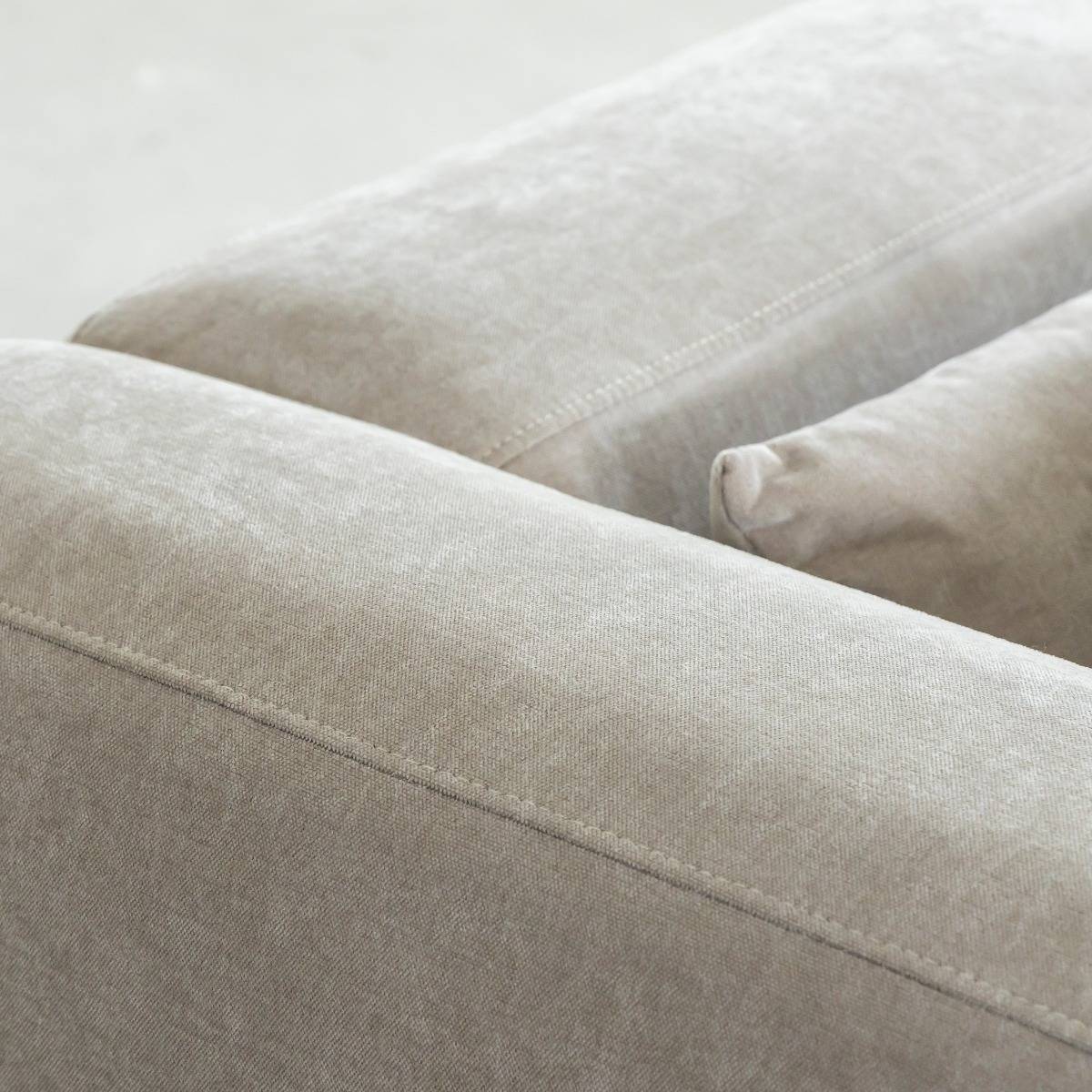 Canapé d'angle beige en tissu Caroline