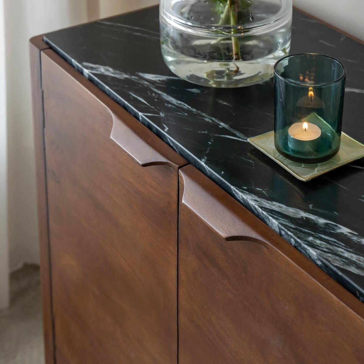 Buffet en bois de manguier et marbre noir Roch