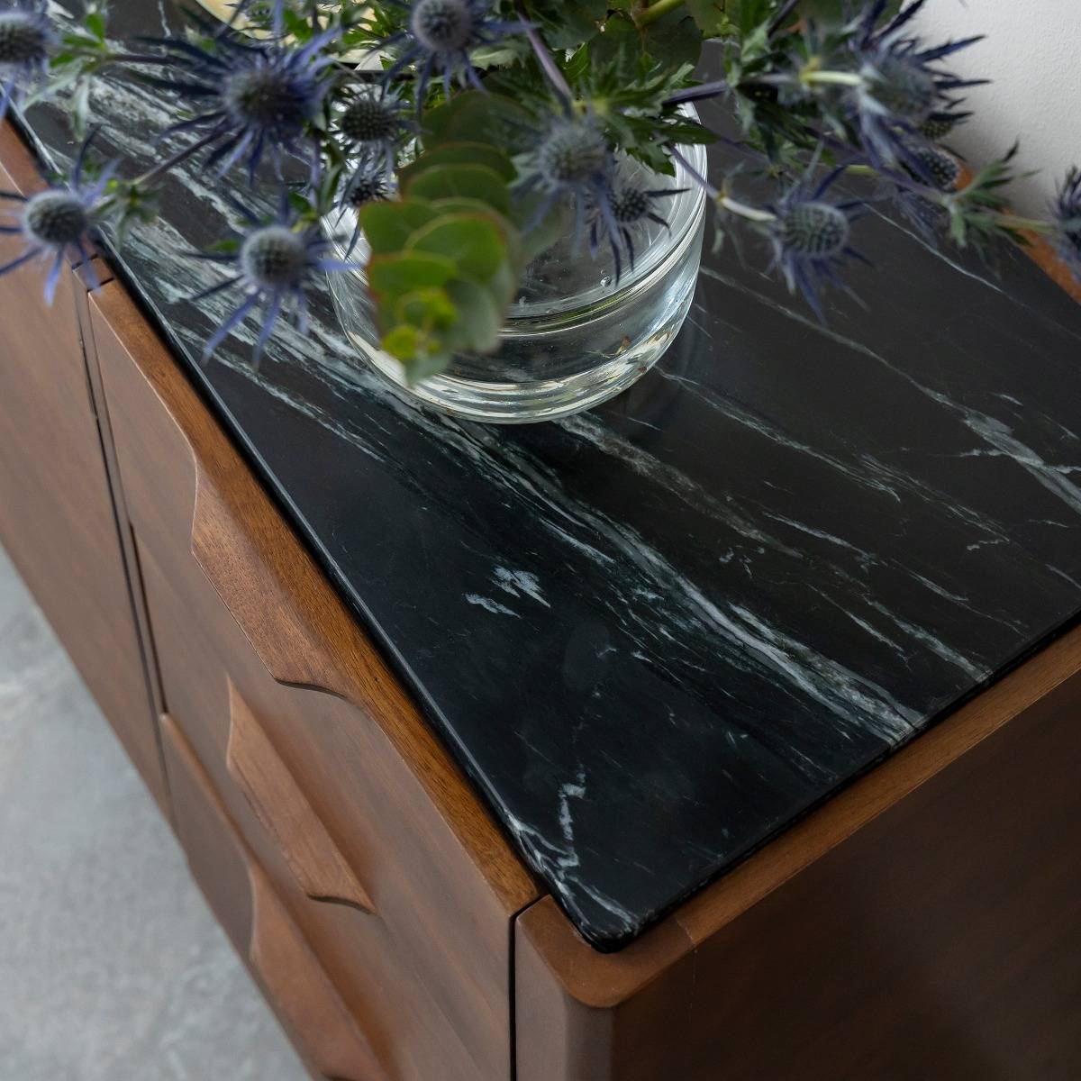 Buffet en bois de manguier et marbre noir Roch
