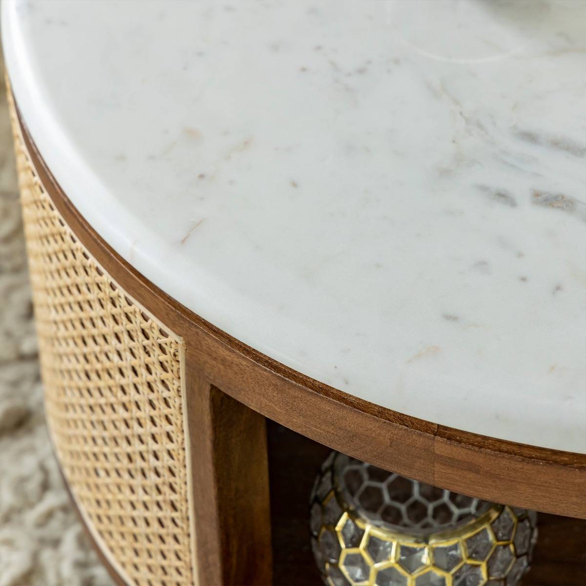 Table basse en bois de manguier, cannage et marbre Brook