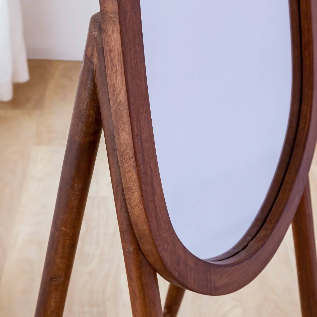 Miroir sur pied en bois de manguier Joyce
