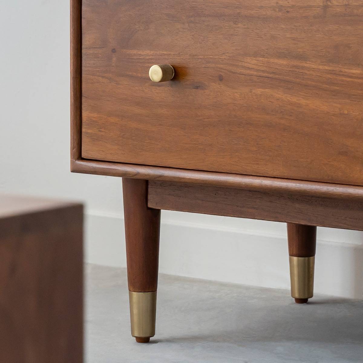 Commode en bois d'acacia Emiel