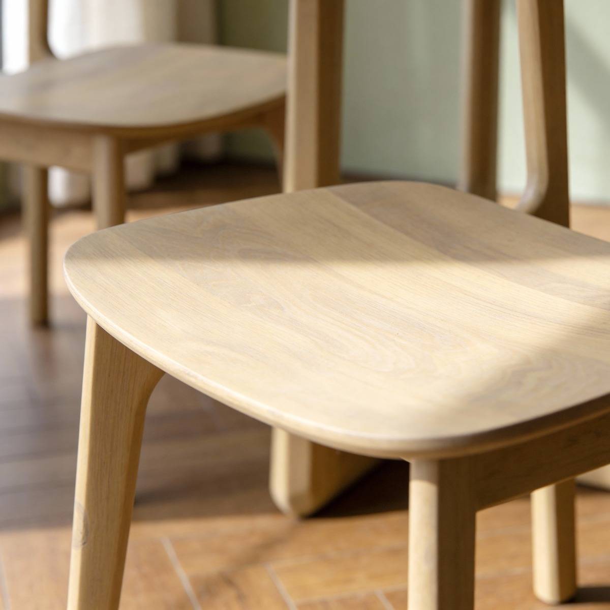 Chaise en bois de chêne Elric (lot de 2)