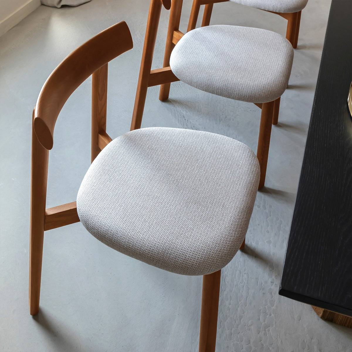 Chaise en bois de frêne et tissu gris Neris (lot de 2)