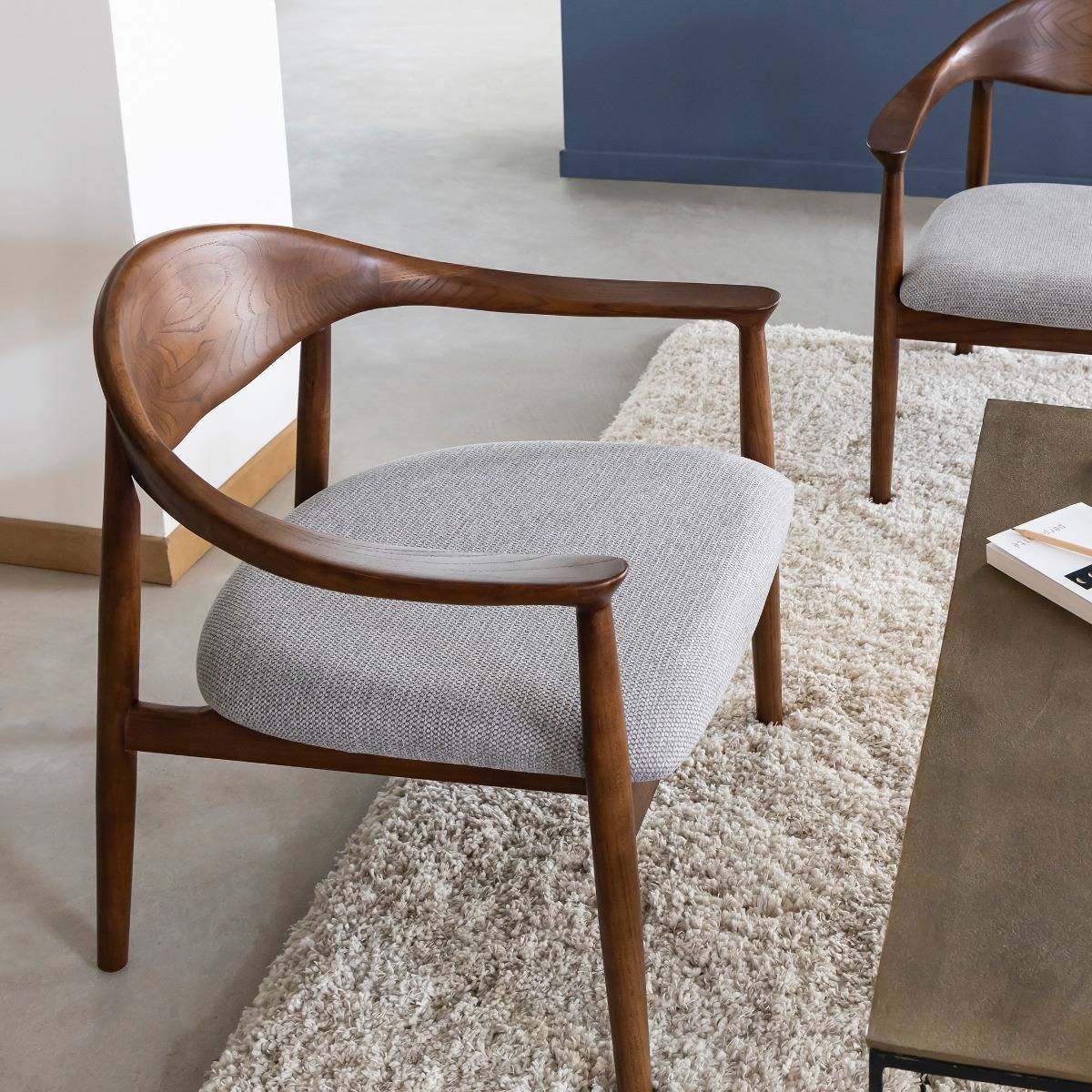 Fauteuil en bois d'orme et tissu gris Orphée