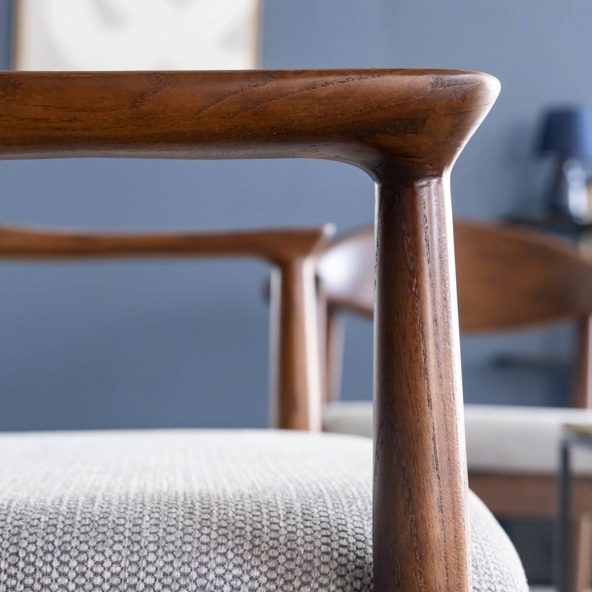 Fauteuil en bois d'orme et tissu gris Orphée