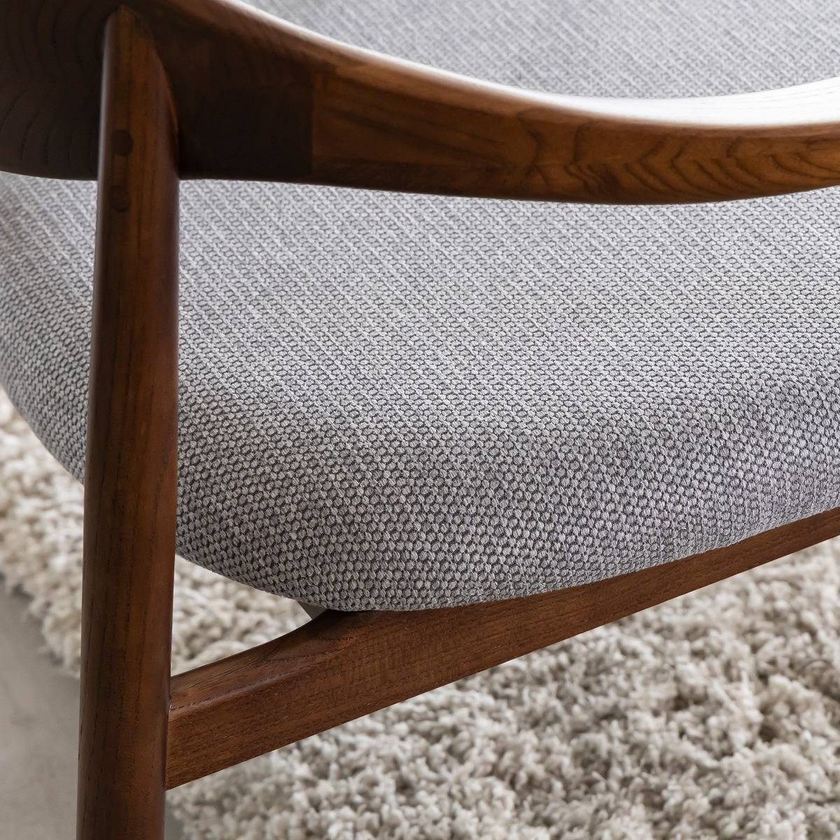 Fauteuil en bois d'orme et tissu gris Orphée