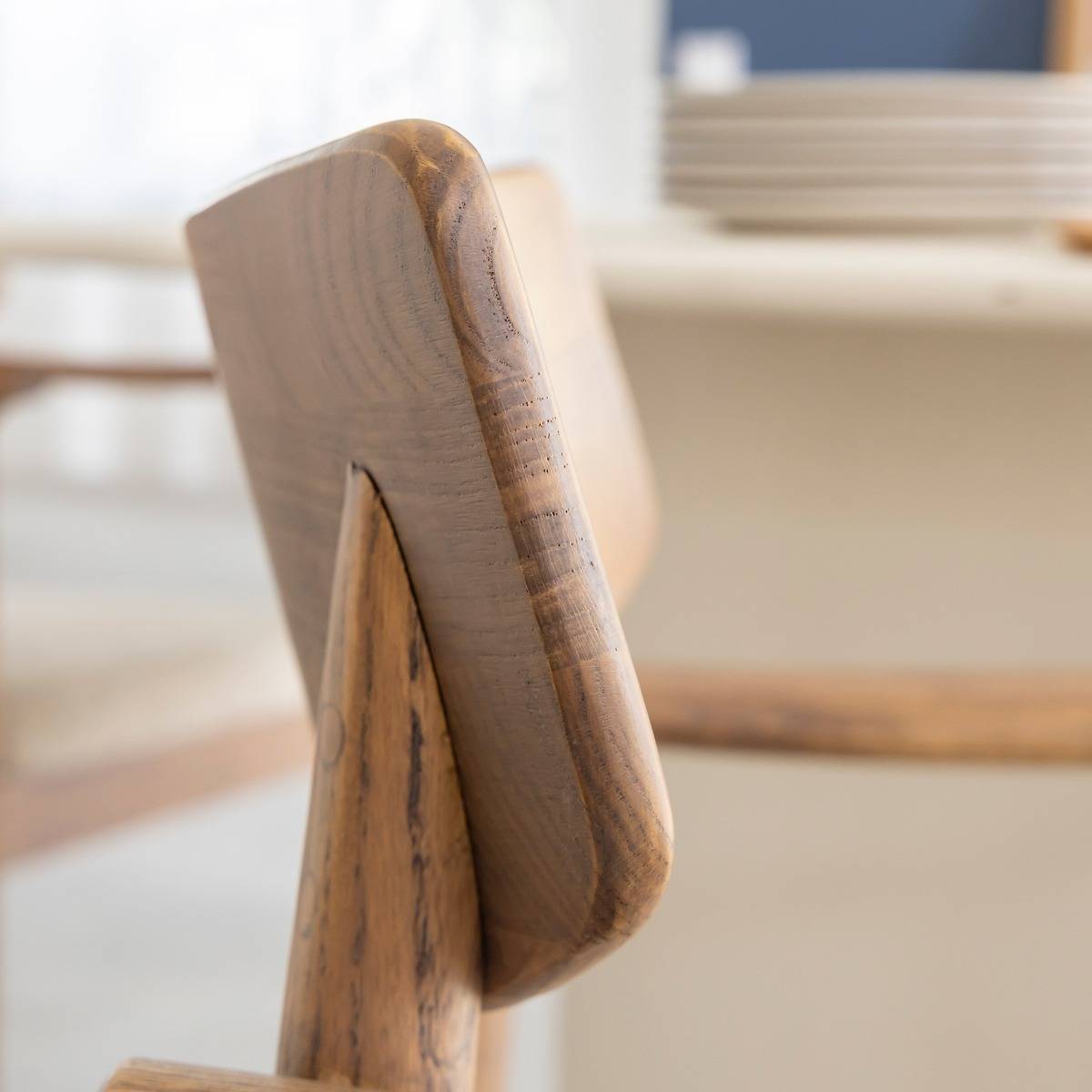 Chaise en bois d'orme et tissu Calyra