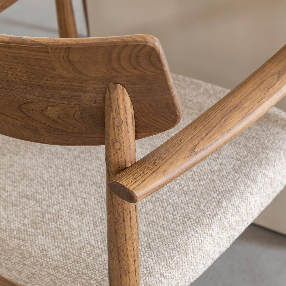 Chaise en bois d'orme et tissu Calyra