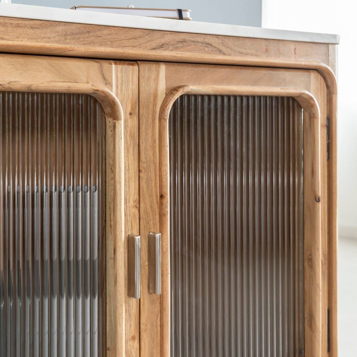 Buffet vitré en bois d'acacia et marbre Emyr