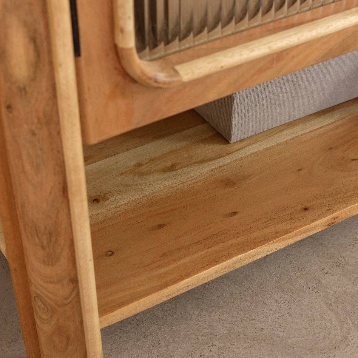 Meuble sous vasque vitré en bois d'acacia et marbre Emyr