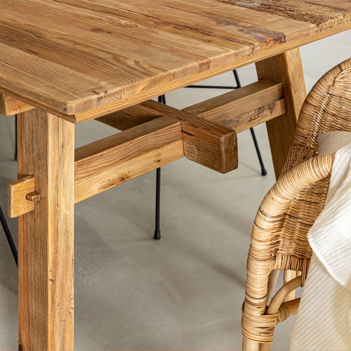 Table à manger en pin recyclé Blaise