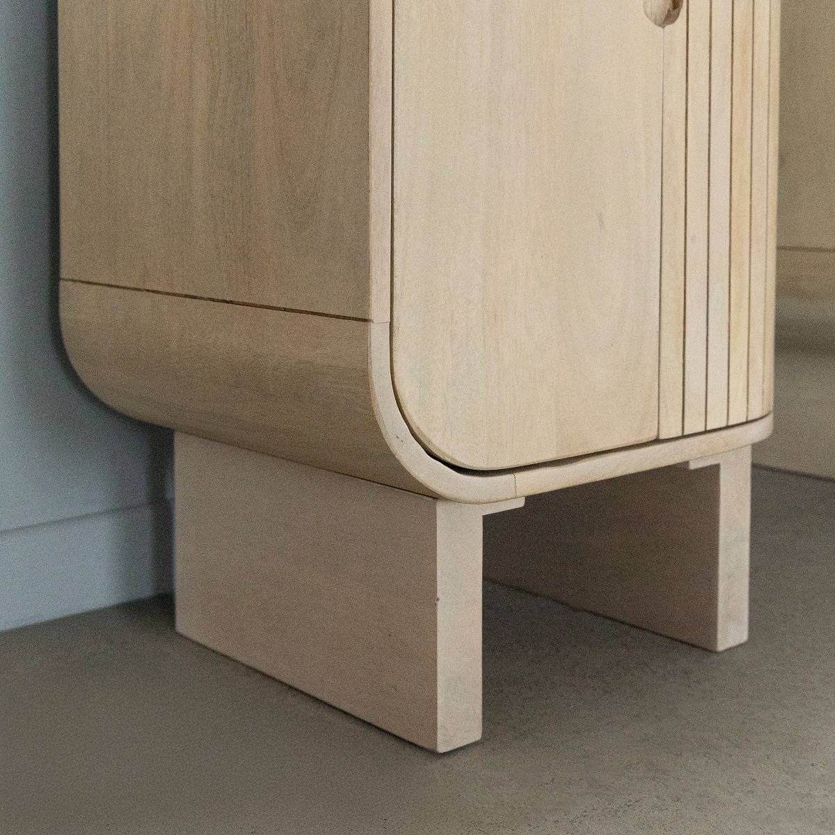 Petite colonne en bois de manguier Yoni