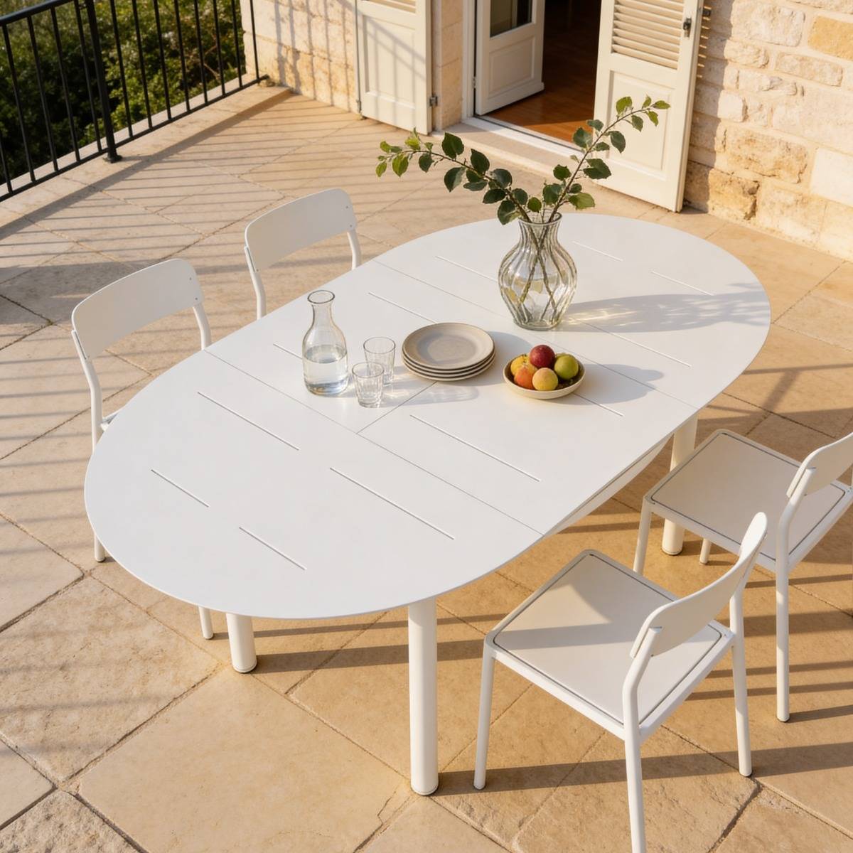Table de jardin ronde en aluminium blanc cassé Kaïa