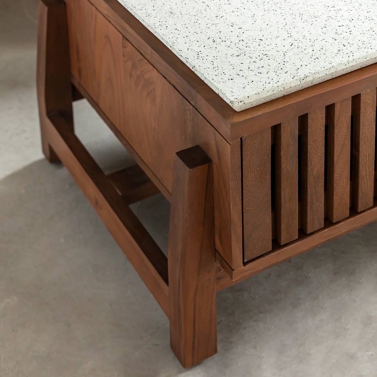 Table basse en bois d'acacia et terrazzo Kaelis