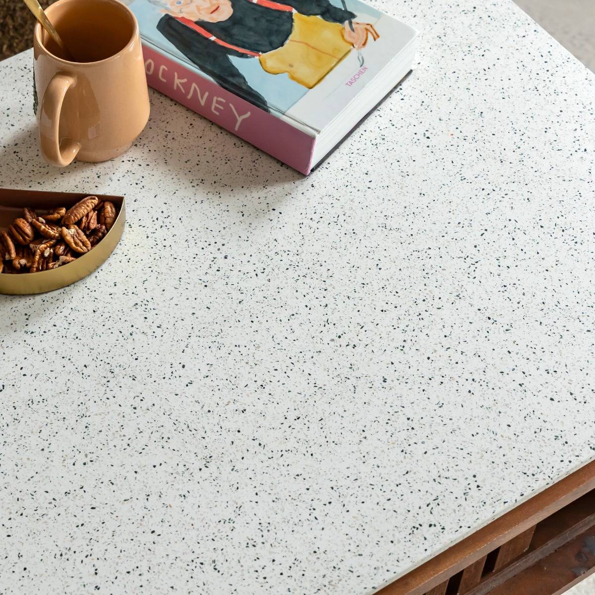 Table basse en bois d'acacia et terrazzo Kaelis
