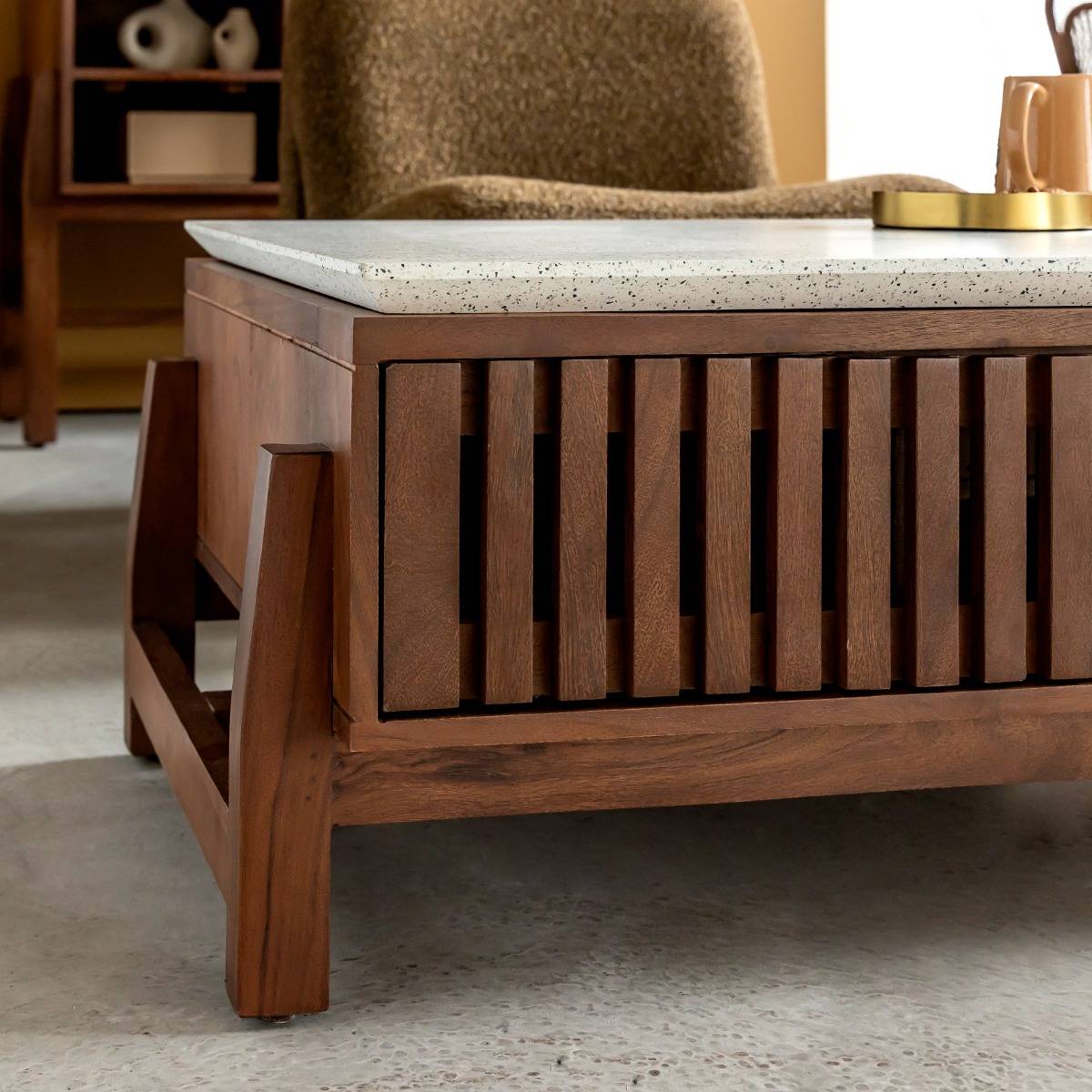 Table basse en bois d'acacia et terrazzo Kaelis