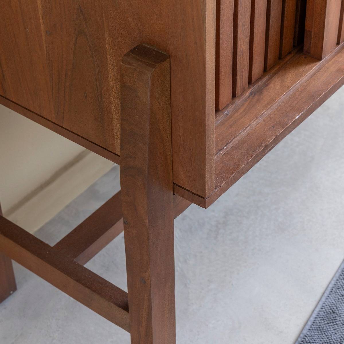 Meuble sous vasque en bois d'acacia et terrazzo Kaelis