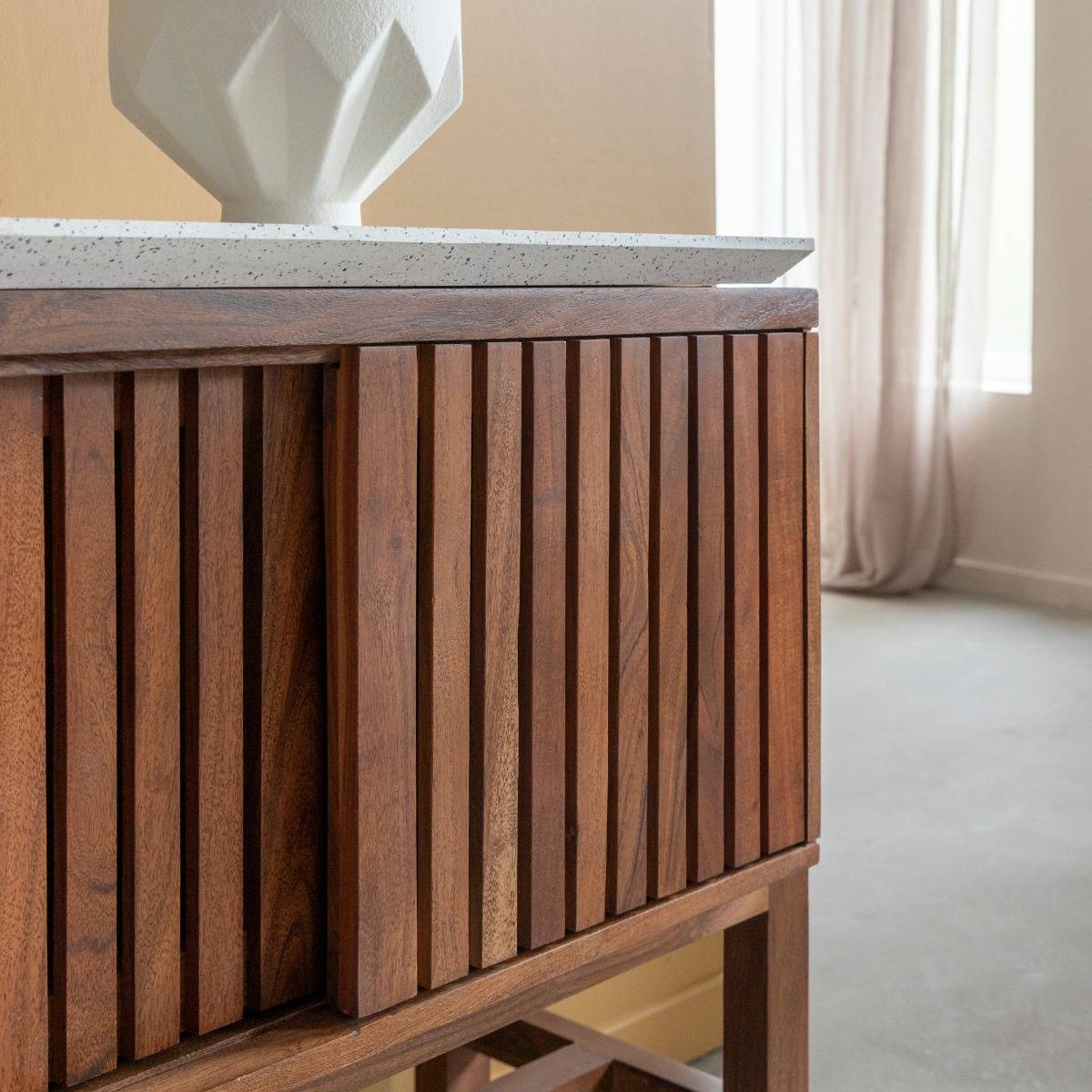 Buffet 2 portes en bois d'acacia et terrazzo Kaelis