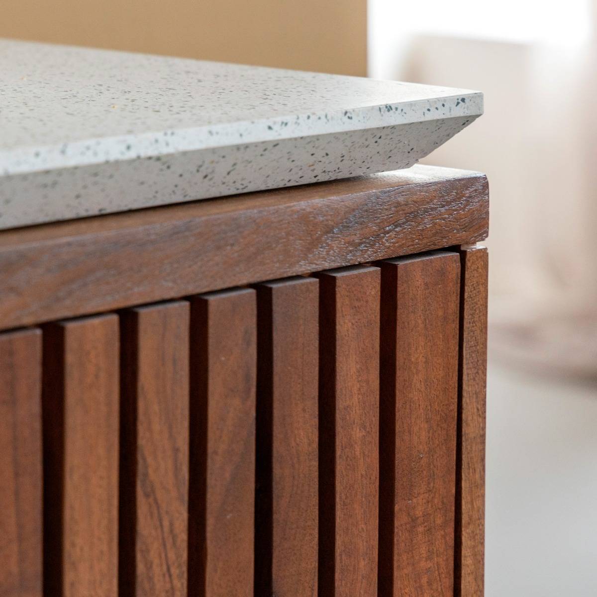 Buffet 2 portes en bois d'acacia et terrazzo Kaelis
