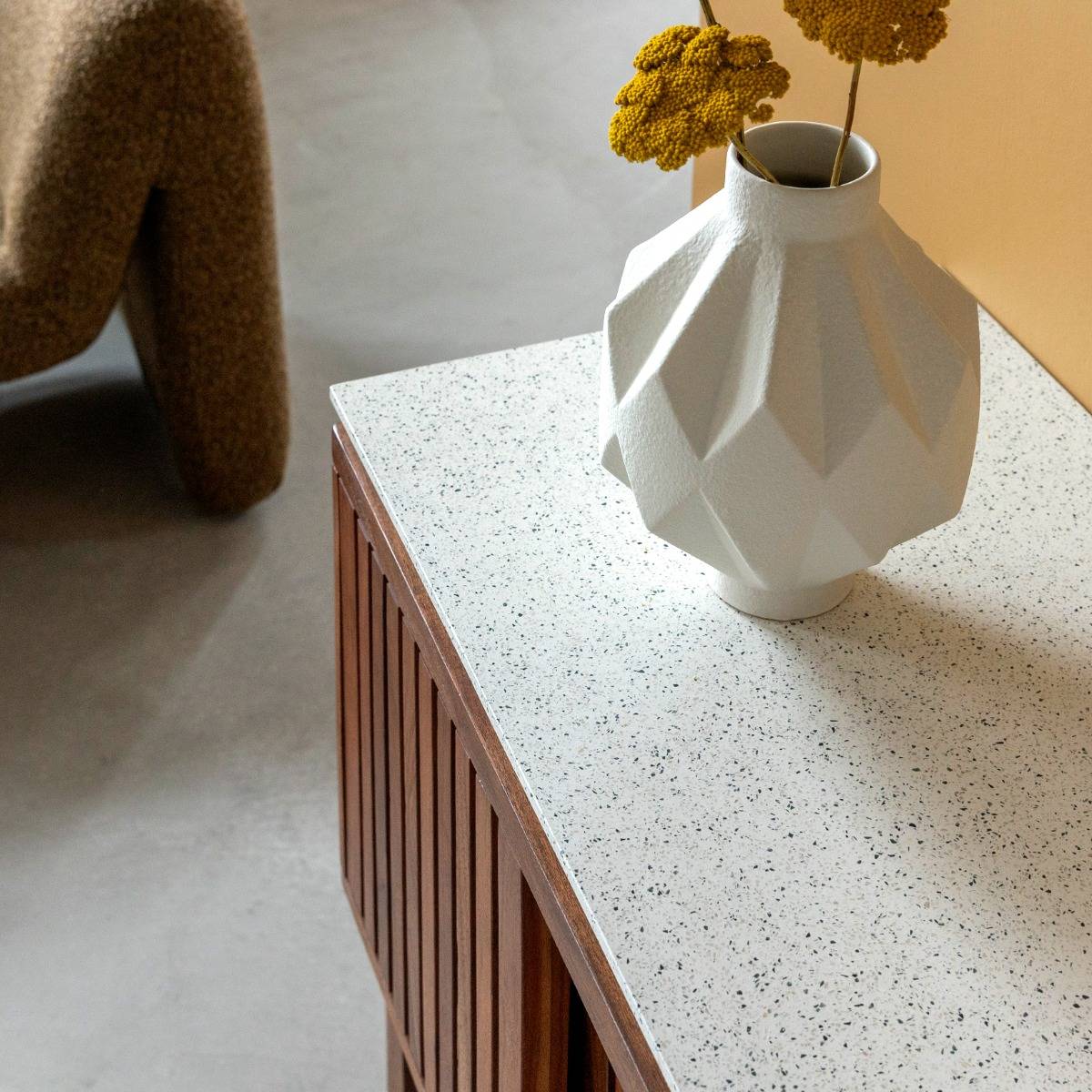 Buffet 2 portes en bois d'acacia et terrazzo Kaelis