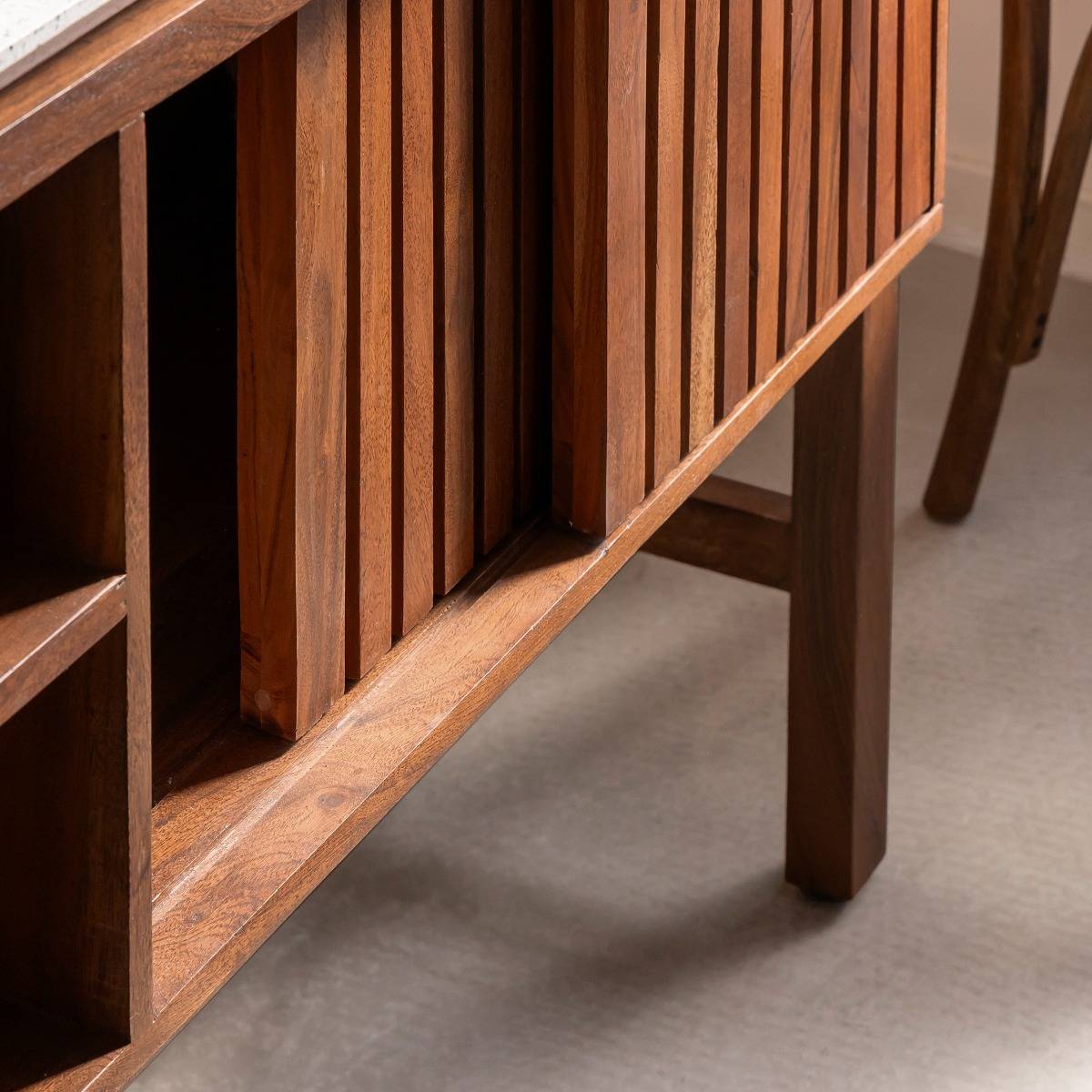 Meuble sous vasque 2 portes en bois d'acacia et terrazzo Kaelis