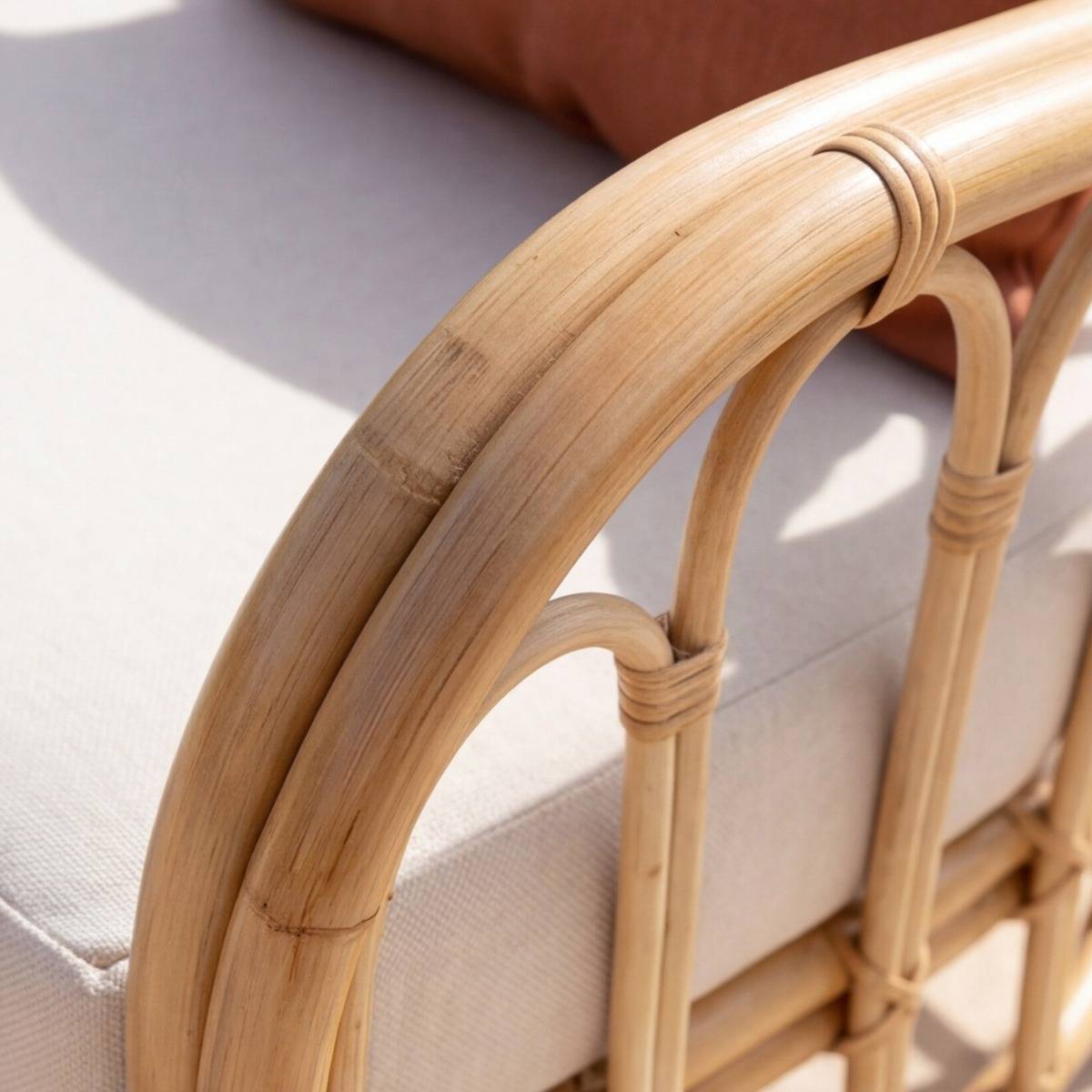 Salon de jardin en rotin et tissu blanc Rattan