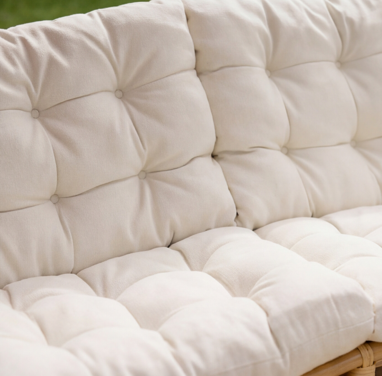 Salon de jardin en rotin avec coussins blancs Rattan