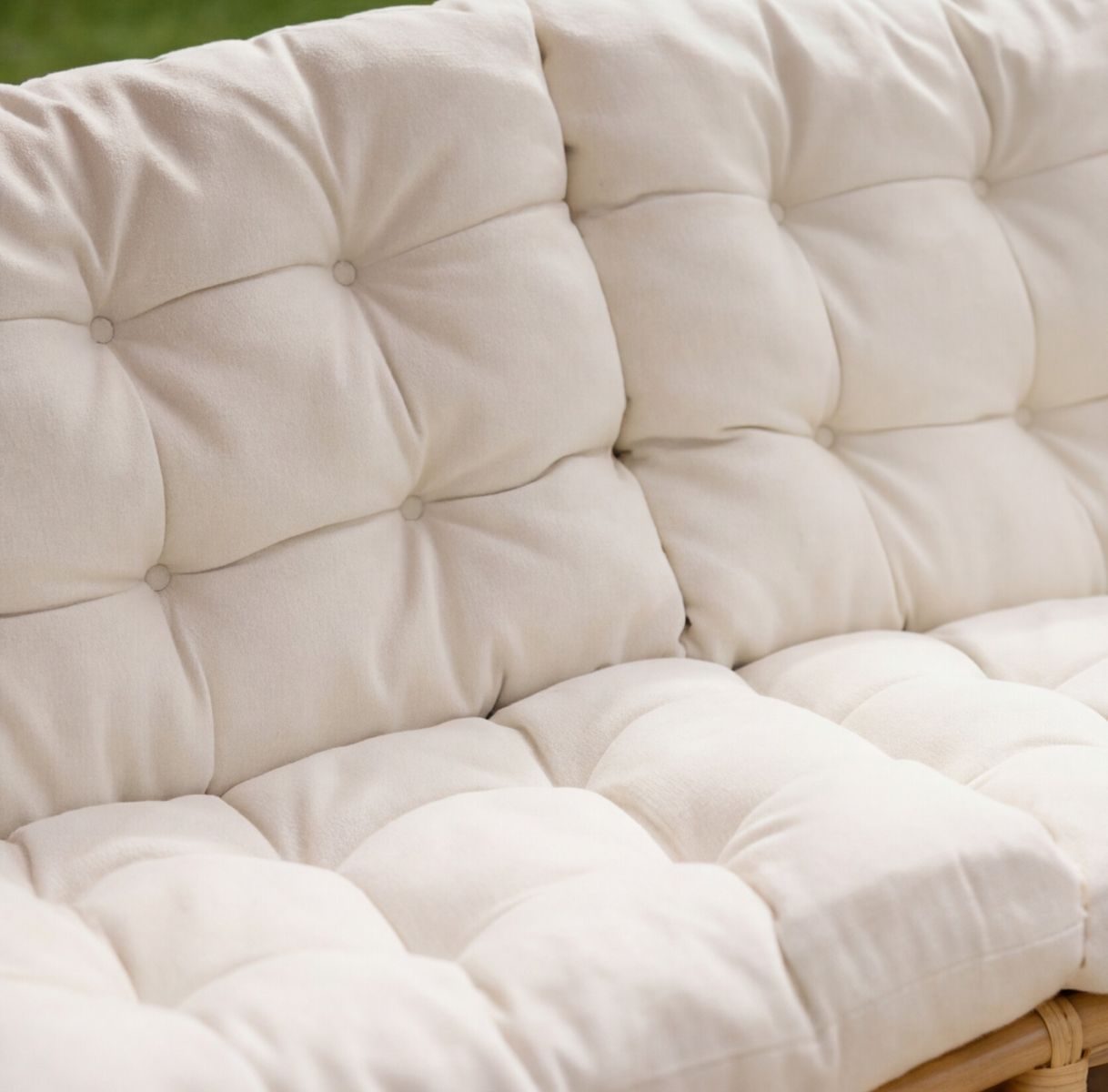 Salon de jardin en rotin avec coussins blancs Rattan