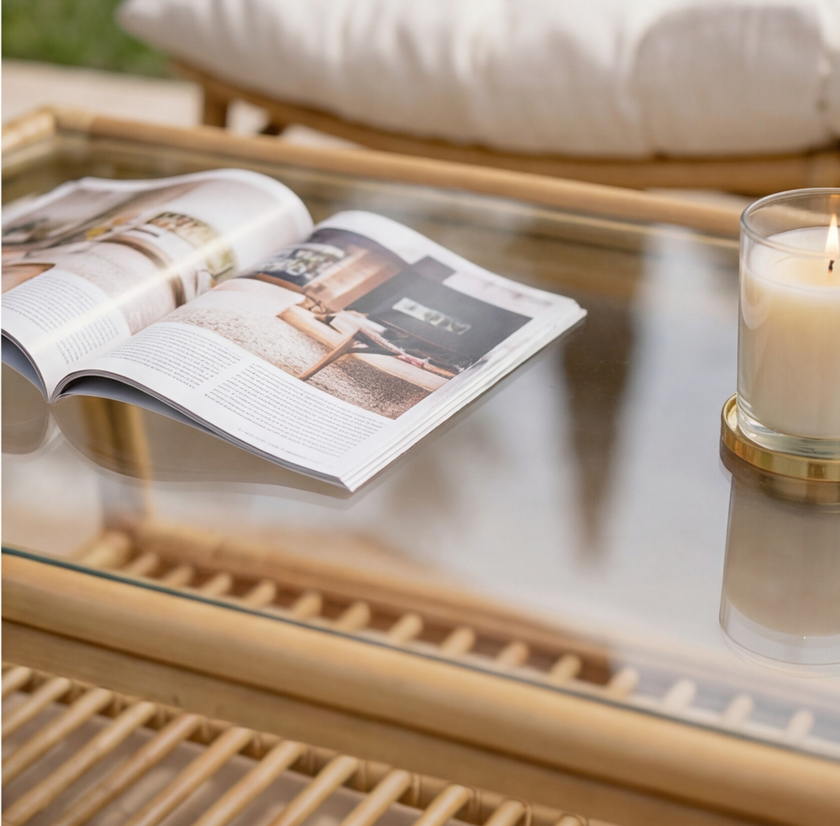 Salon de jardin en rotin avec coussins blancs Rattan