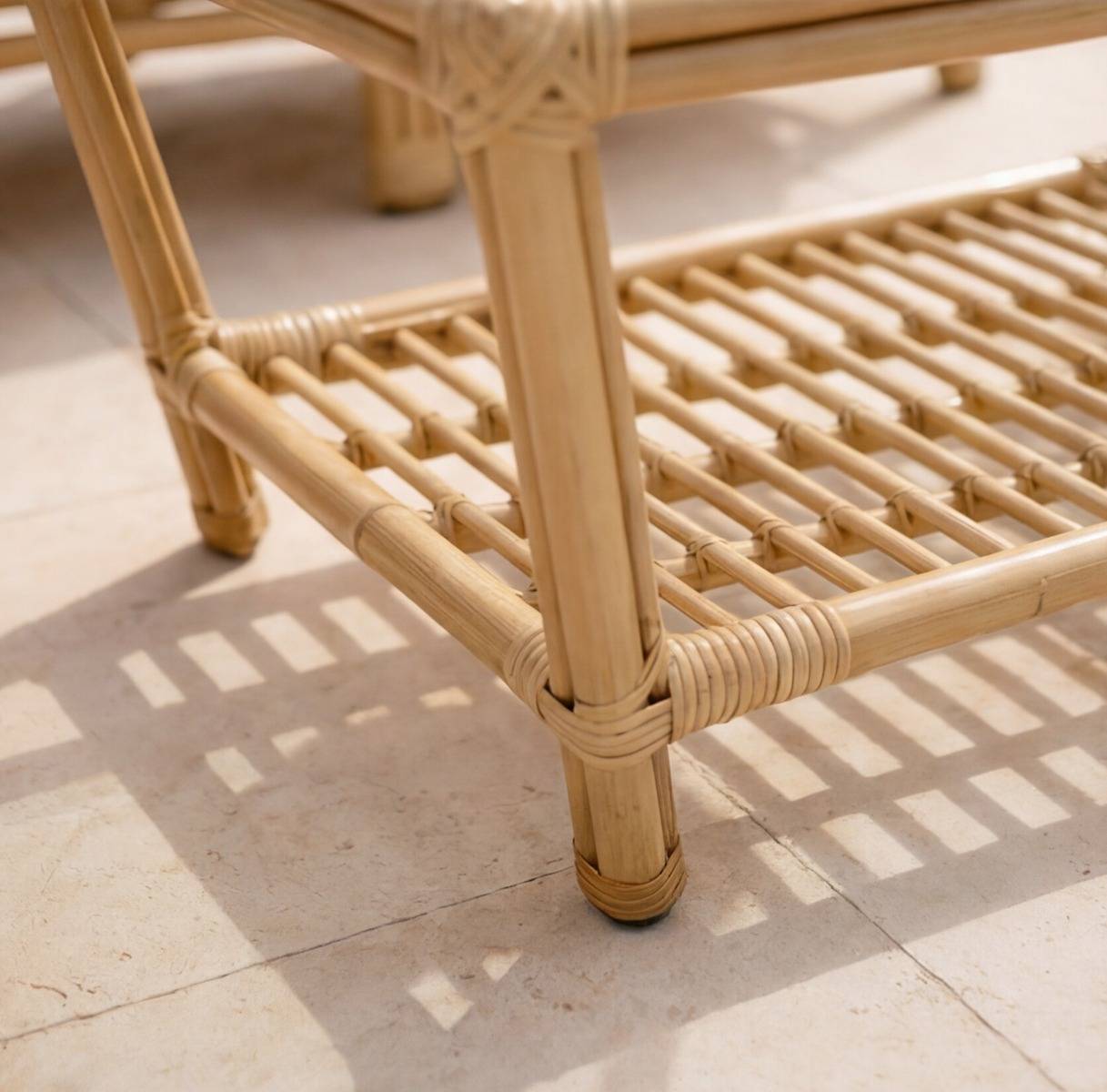 Salon de jardin en rotin avec coussins blancs Rattan