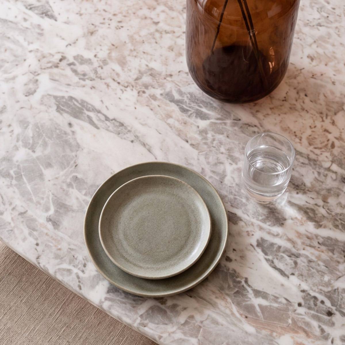 Table à manger en bois de manguier et en marbre Agnès