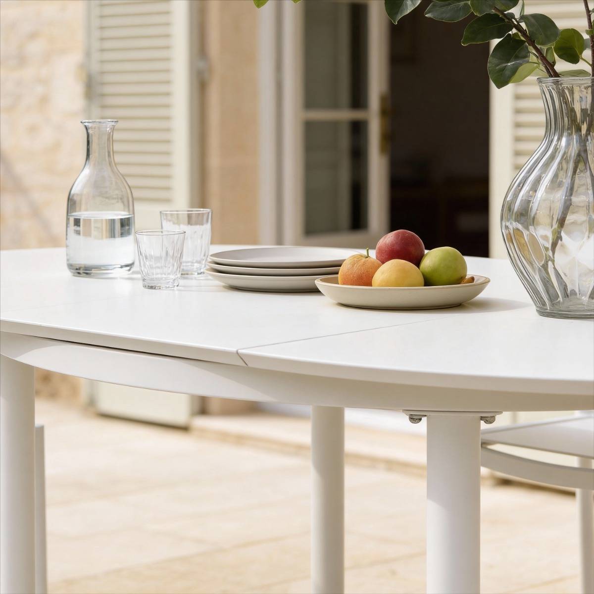 Table de jardin ronde en aluminium blanc cassé Kaïa