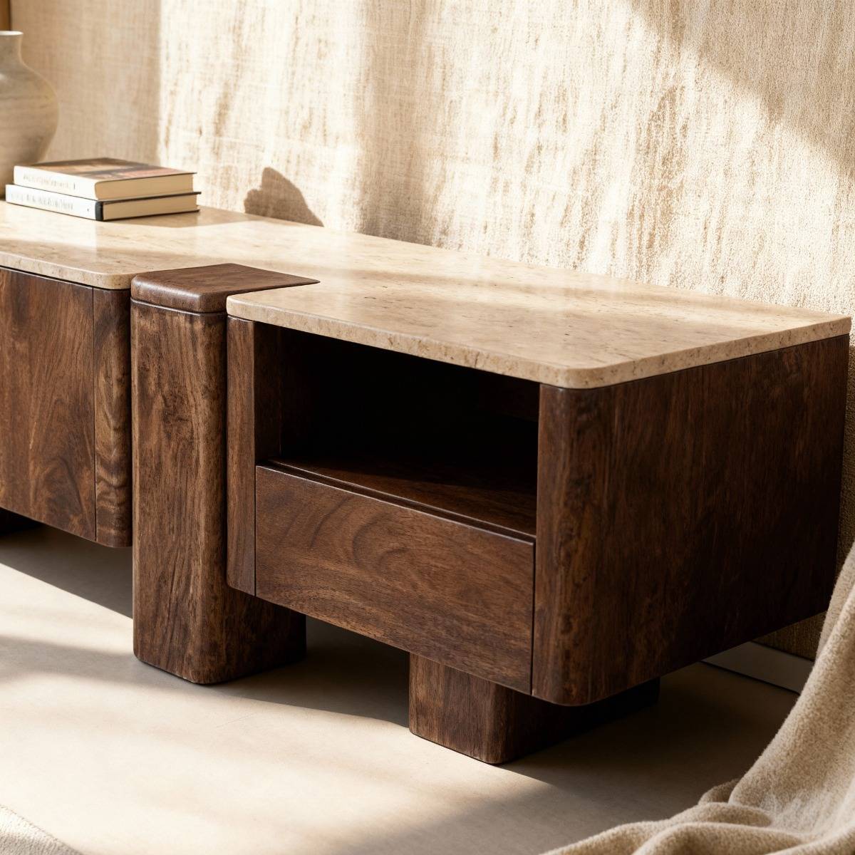 Meuble TV en bois de manguier et en travertin Carola