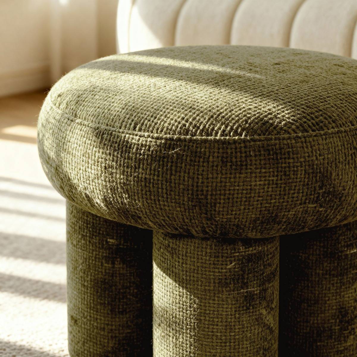 Petit tabouret en tissu kaki Toby