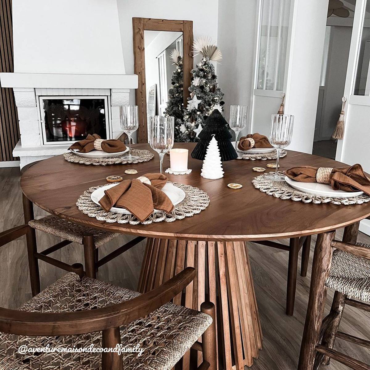 Mesa de comedor redonda de acacia y acero inoxidable cepillado  Table  salle à manger, Table ronde bois, Salle à manger industrielle