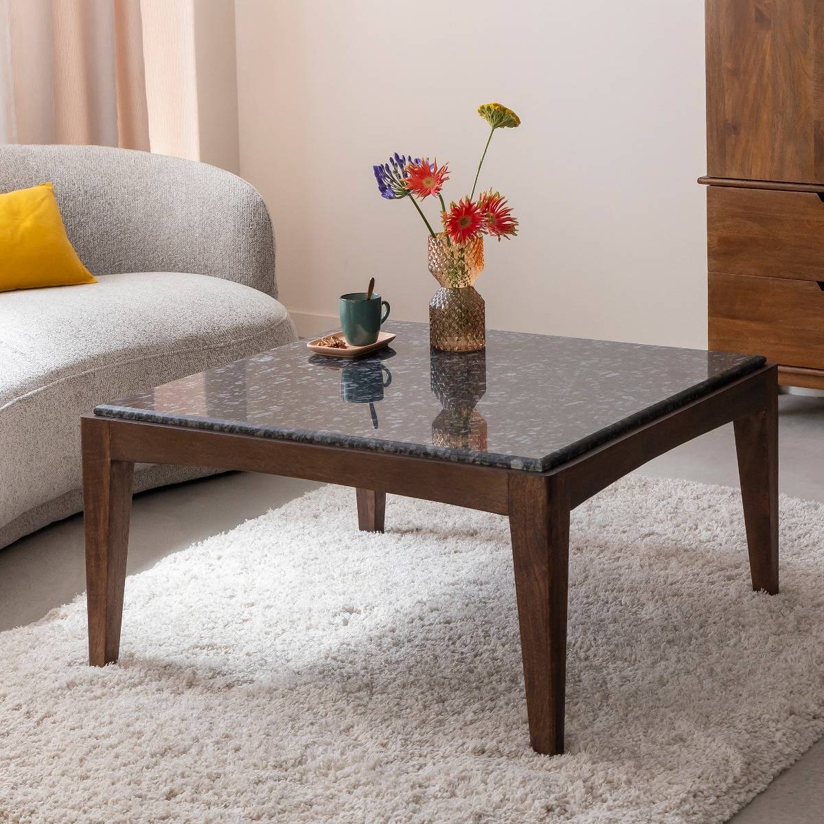 Table basse carrée en bois de manguier et marbre noir Ilithe