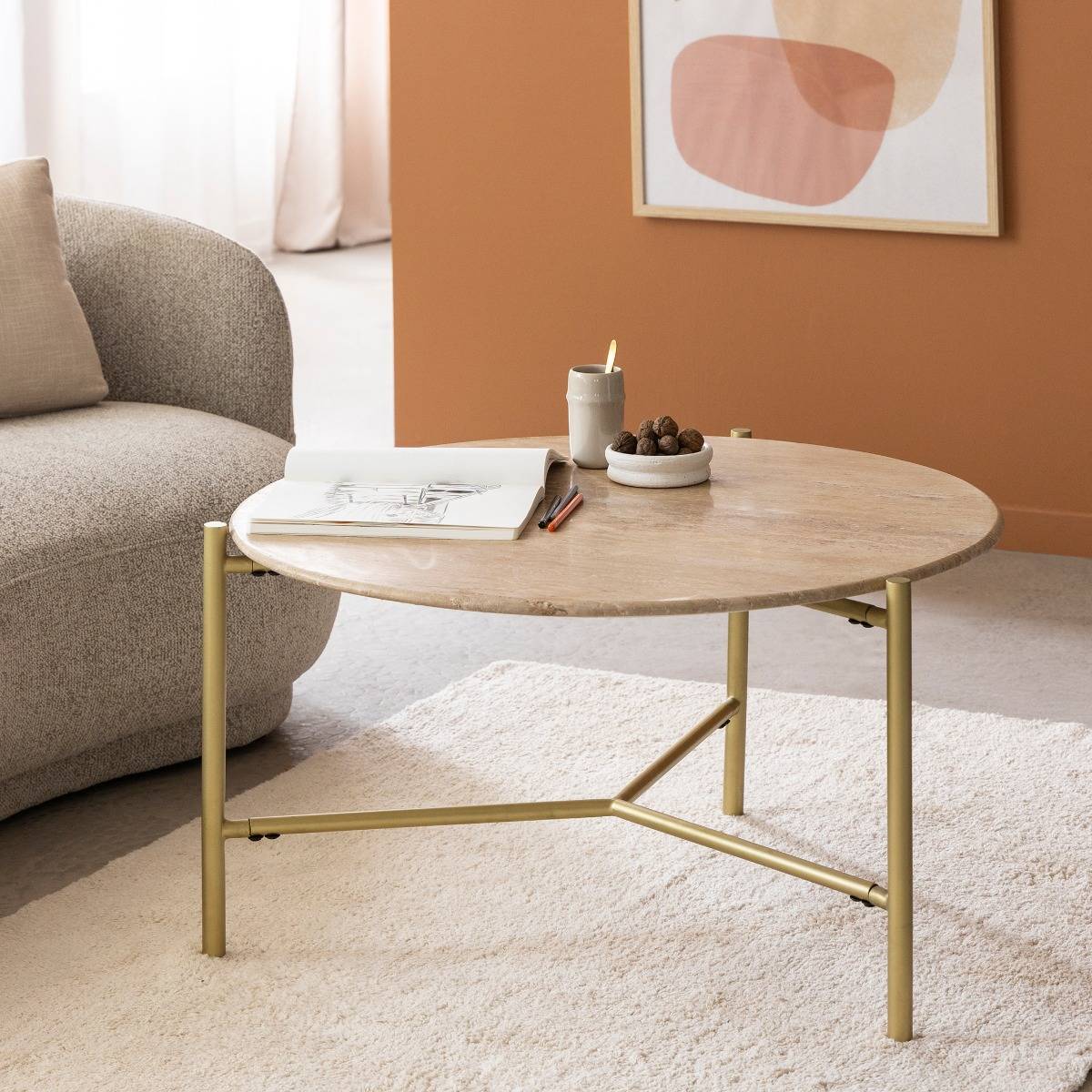 Table basse ronde en marbre et métal doré Cerys