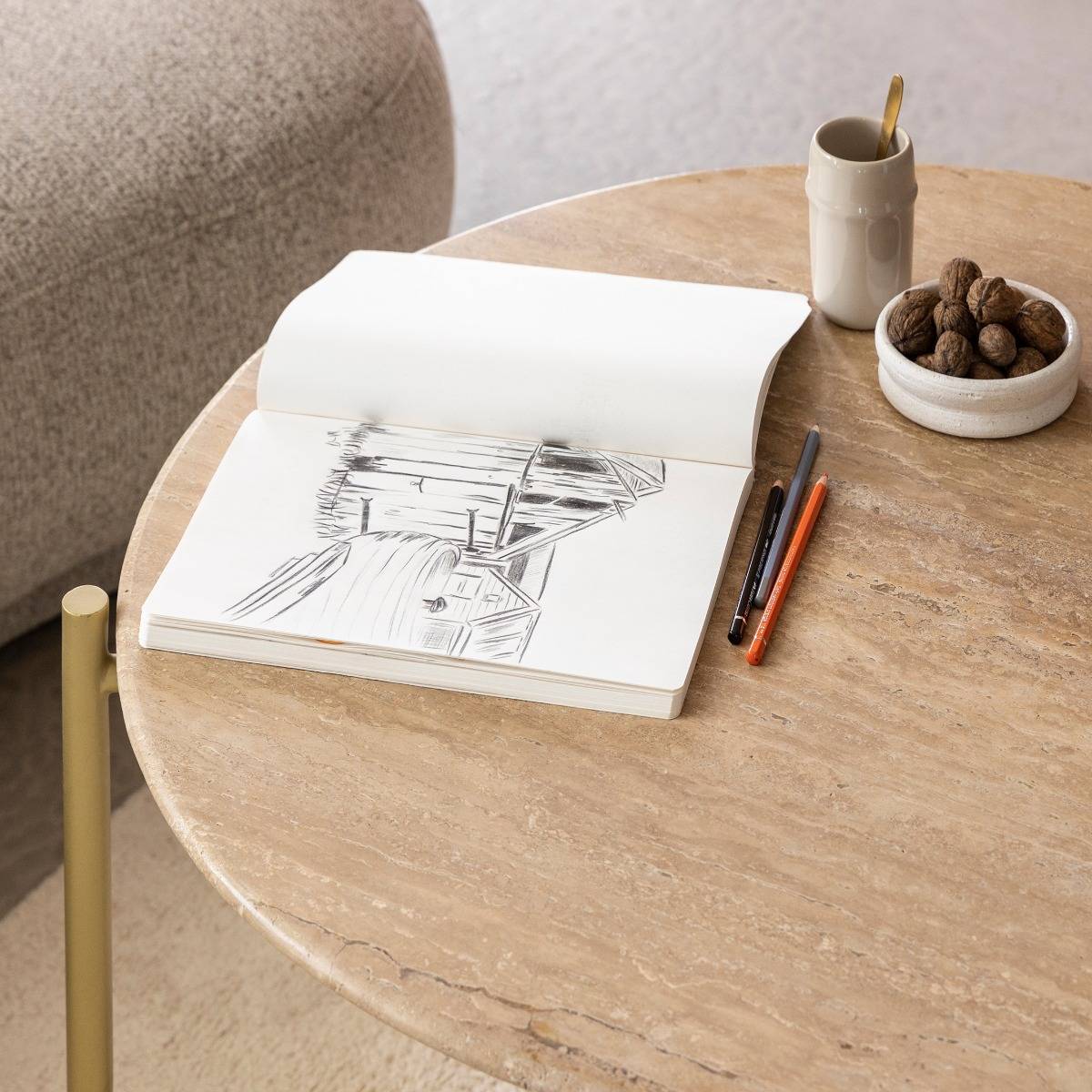 Table basse ronde en marbre et métal doré Cerys